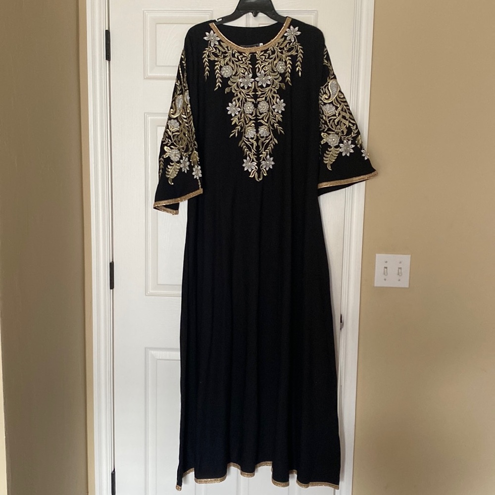 Black Embroidered Abaya size large, 2/3 sleeve